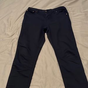 Banana Republic mens athletic fit travel Jean. Blue color. 32x32.